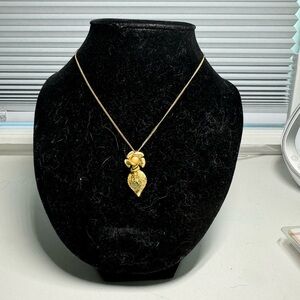 Very pretty necklace!